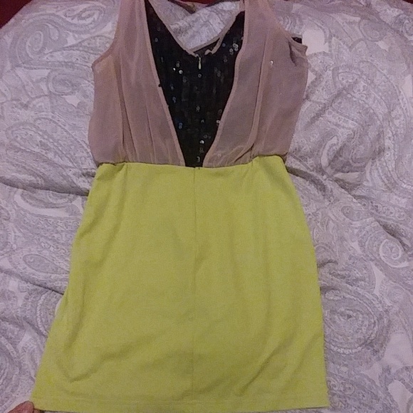 Color block Akira dress in neon yellow/black/blush - Picture 2 of 5